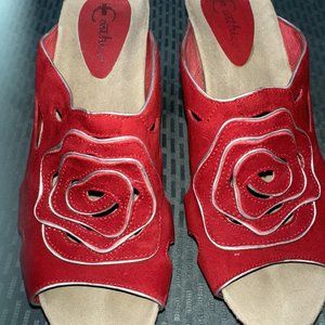 EARTHIES Tropez Suede FLOWER Wedge MULES Size 9